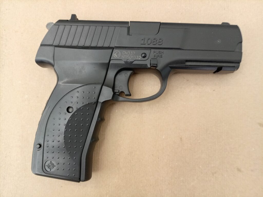 CROSMAN PISTOLA A CO2 MOD. 1088 CAL. 4,5.