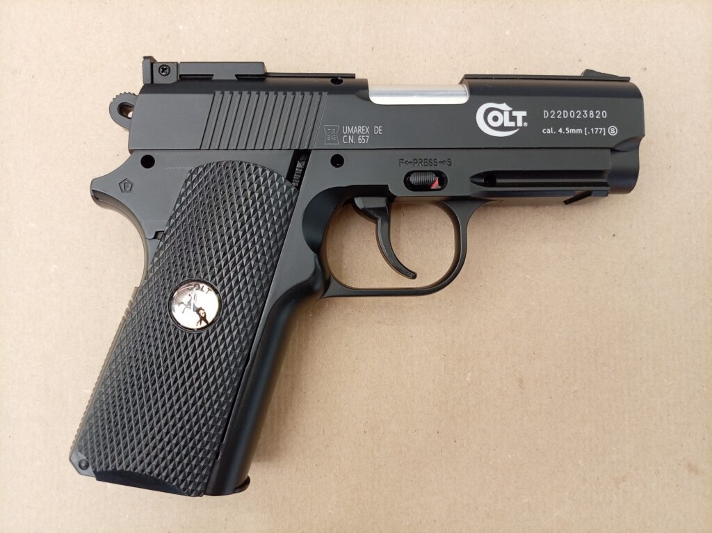 UMAREX PISTOLA COLT DEFENDER CO2 CAL. 4,5.