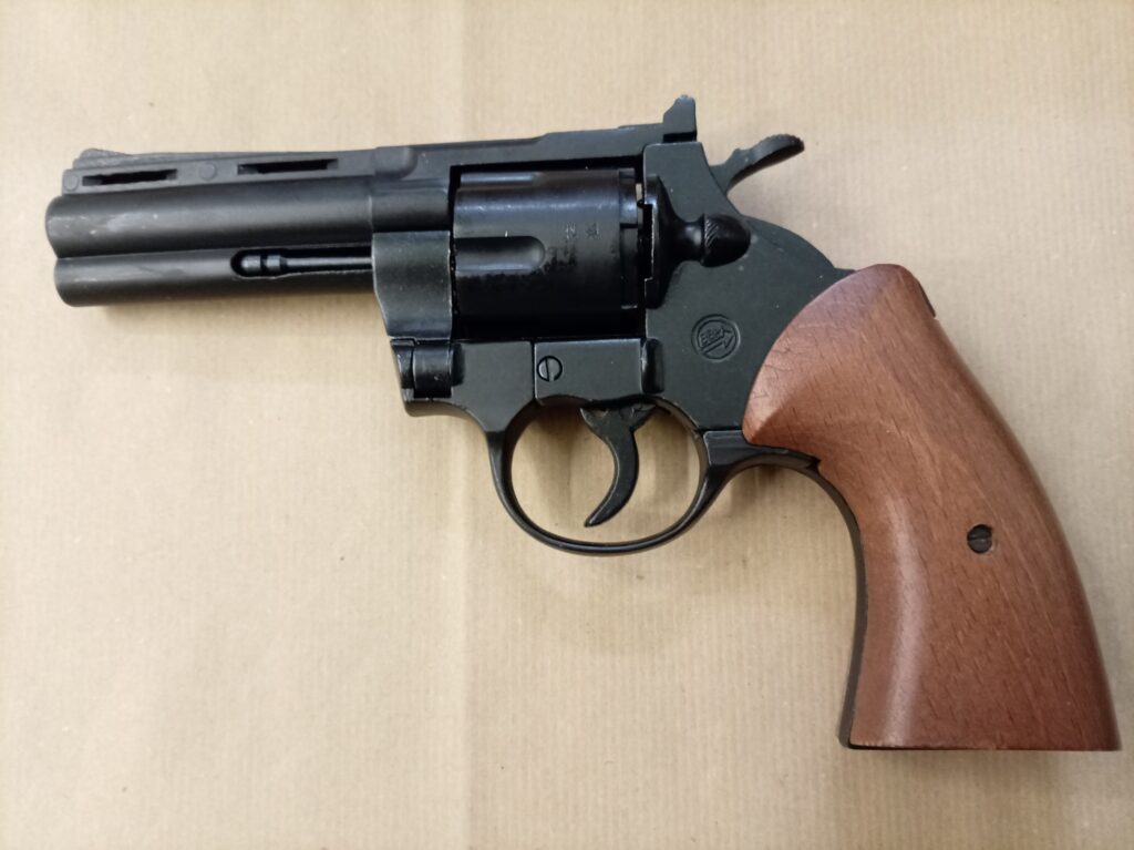 BRUNI REVEOLVER A SALVE CAL. 380.