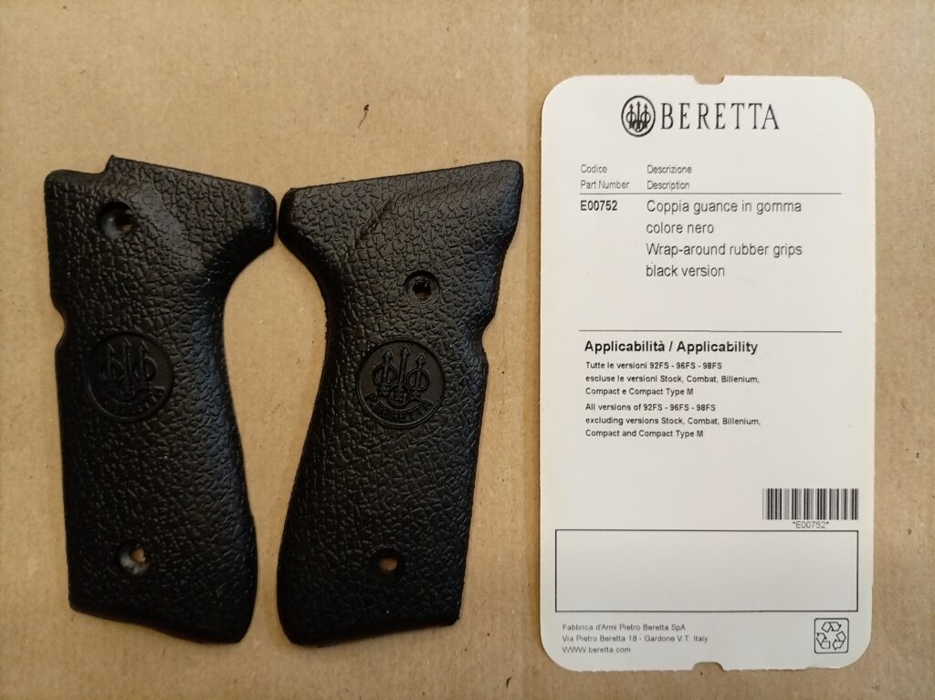 BERETTA GUANCETTE PER PISTOLA IN GOMMA NERO.
